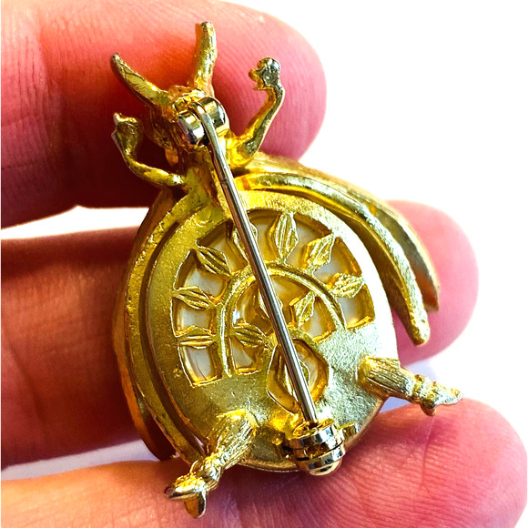 Vintage Mid Century Novelty Brooch Goldtone & Faux Pearl Bug Beetle Insect Pin - Picture 7 of 7